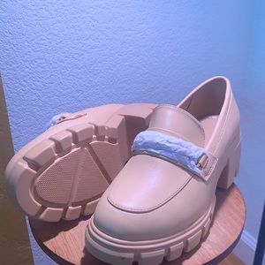 Brand new! Beige womens Loafers